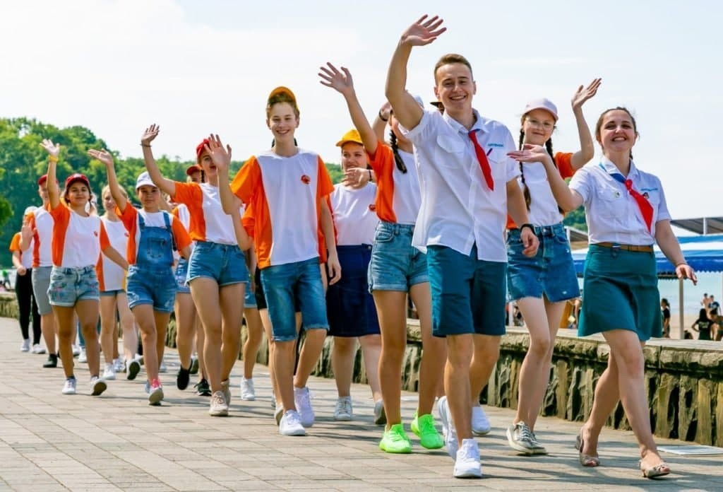 Какие продукты можно передать ребенку в летний лагерь
