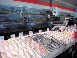 Роспотребнадзор контролирует качество и безопасность рыбы и морепродуктов.